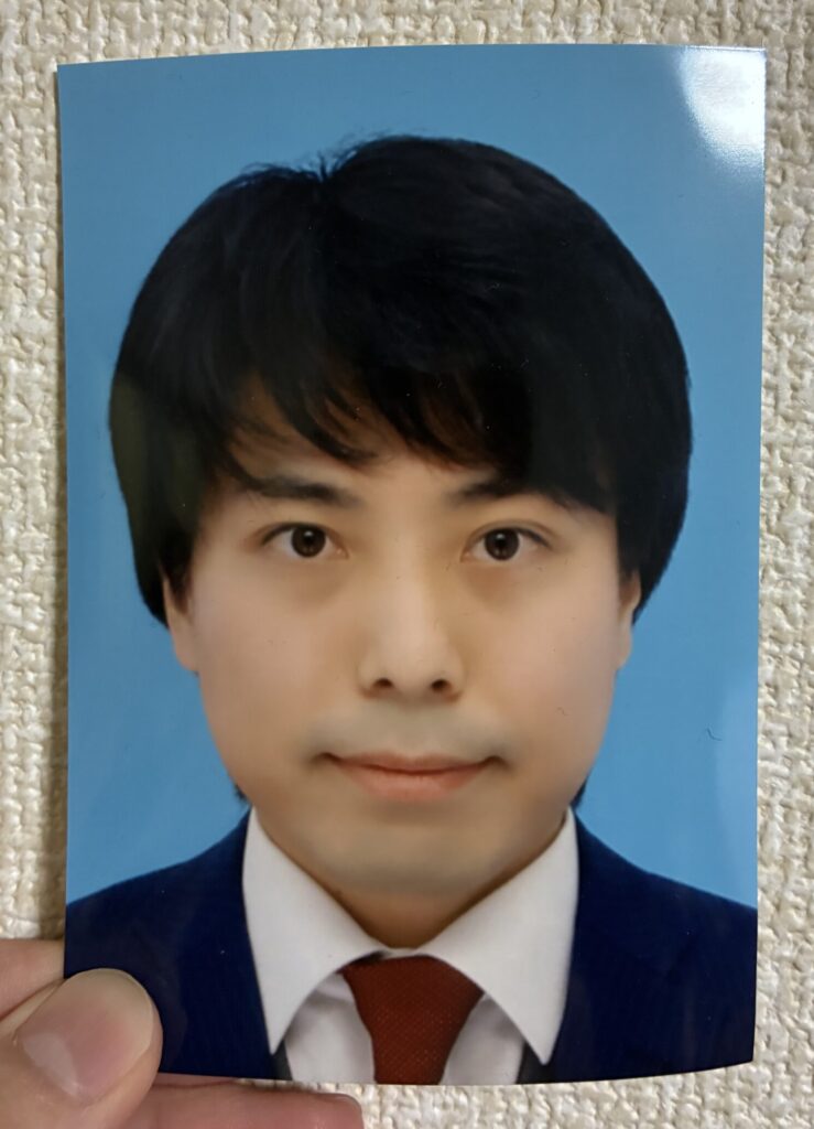 拡大された証明写真